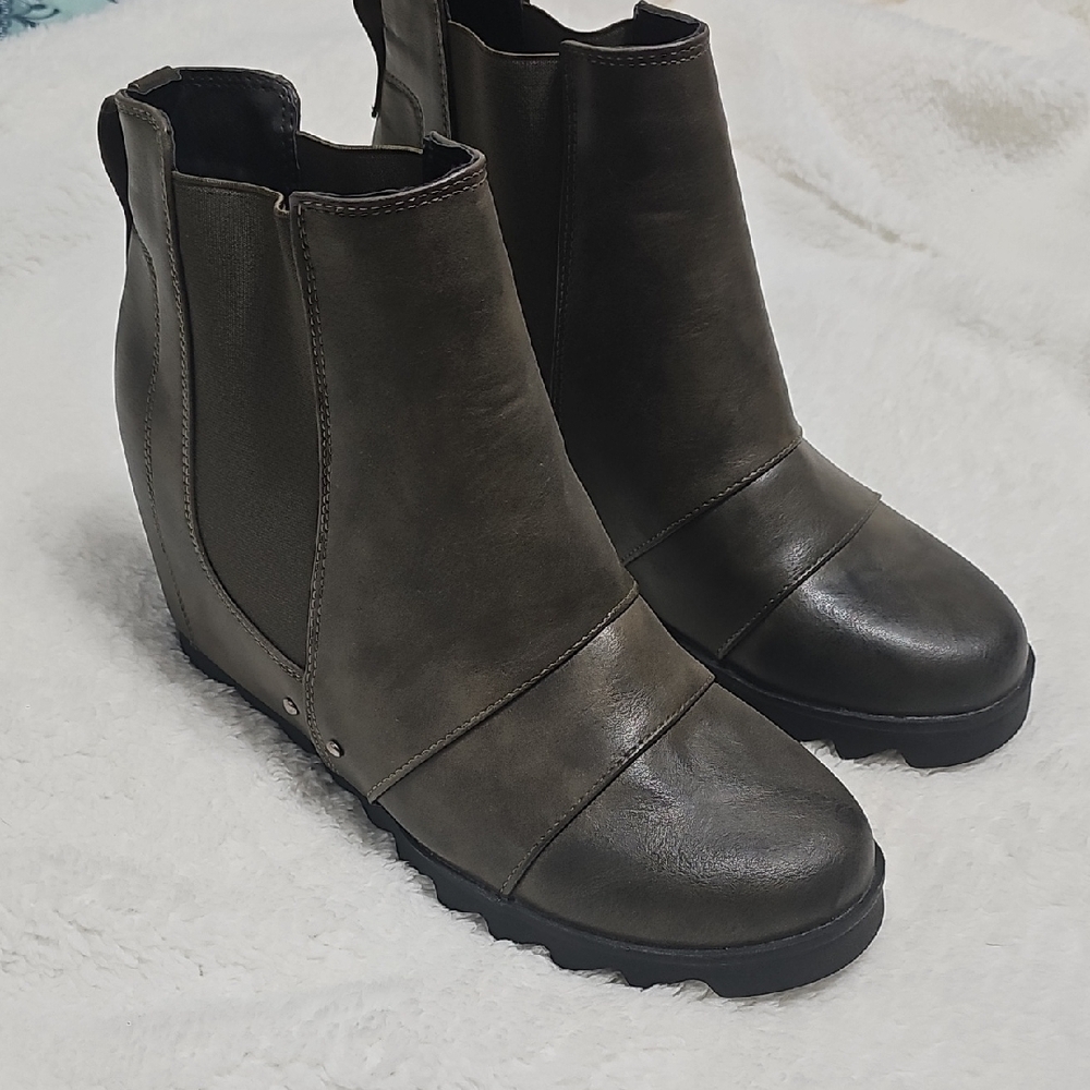 Stylish Women's Olive Ankle Boots